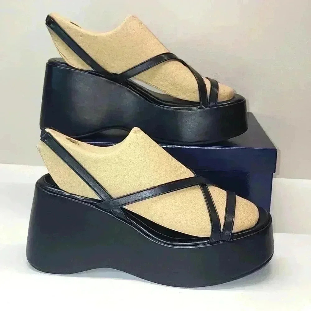 Women platform sandal size 40 new with box